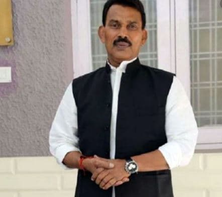 निगम ने हटवाए मंत्री जी के जन्मदिन के पोस्टर