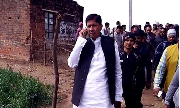बिजली कर्मचारियों पर भड़के पूर्व विधायक, गाली-गलौच, जूते मारने की दी धमकी