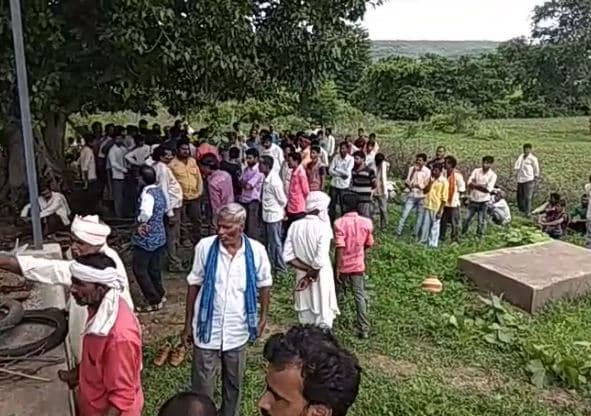 आपसी रंजिश के चलते युवक ने की आत्महत्या, आरोपी परिवार फरार, पुलिस ने शुरू की जांच