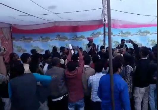 VIDEO : कांग्रेस नेता की फिसली जुबान, बोले-अहंकार के कारण 15 साल सत्ता से दूर रहे