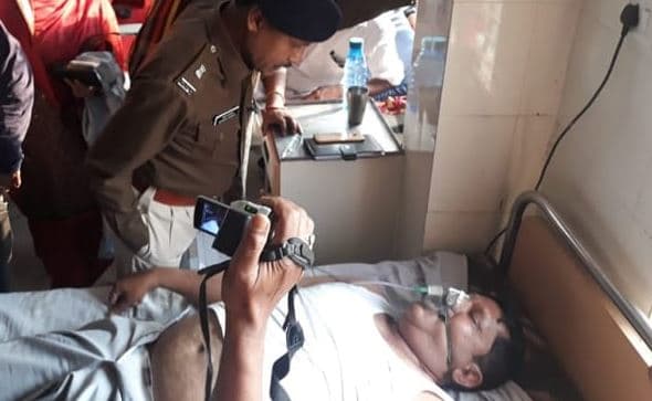 बाइक सवार नकाबपोशों ने सब इंस्‍पेक्‍टर को मारी गोली, अस्पताल में भर्ती