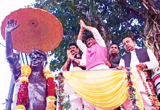 परिवहन और श्रम मंत्री ने किया स्वर्गीय माधवराव सिंधिया की मूर्ति का अनावरण