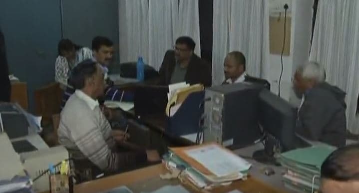 लोकायुक्त का शिकंजा, डिप्टी डायरेक्टर और असिस्टेंट मैनेजर रिश्वत लेते हुए रंगेहाथों गिरफ्तार