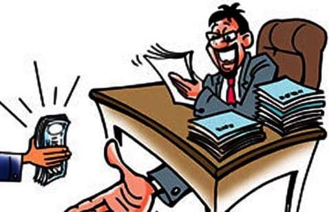 घोटालेबाज अधिकारी को इनाम देने की तैयारी !