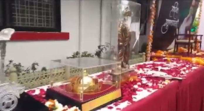 13 साल में मिले तोहफे और मोमेंटो को नीलाम कर फंड जुटा रहे शिवराज, कांग्रेस ने उठाए सवाल