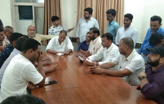 विधायक के सामने छलका कार्यकर्ताओं का दर्द, ‘हमारी सरकार में हमारी ही सुनवाई नहीं होती’