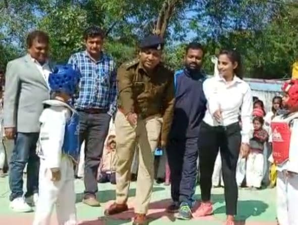 न्यू ईयर कप खेल कूद प्रतियोगिता का नगर पुलिस अधीक्षक ने किया शुभारंभ