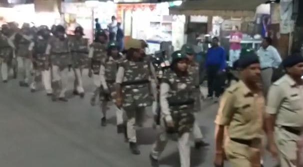 अयोध्या मामले को लेकर प्रशासन अलर्ट, पुलिस ने निकाला फ्लैग मार्च