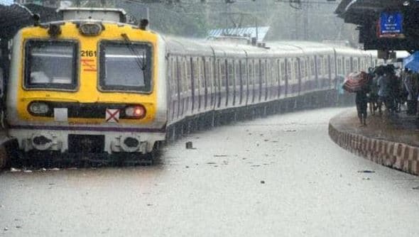 मुंबई में बारिश का असर: मप्र से गुजरने वाली एक दर्जन से अधिक ट्रेनें रद्द