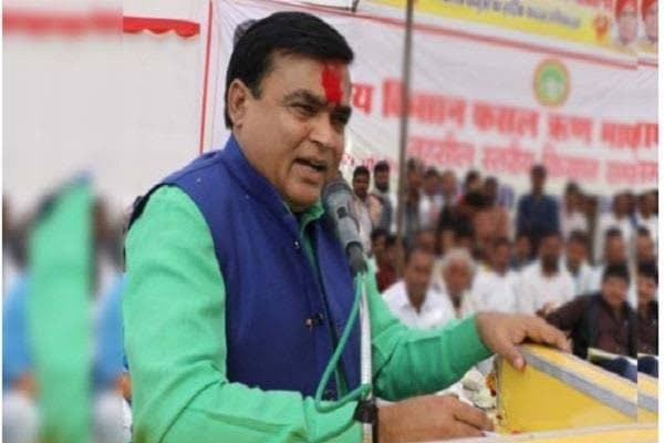 कैबिनेट मंत्री के कथित भतीजे की गुंडागर्दी, CEO को दी जूते से मारने की धमकी