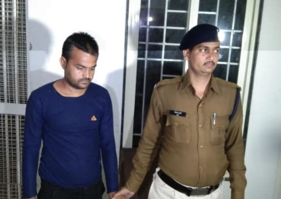 ईवीएम को हैक करने का दावा करने वाला सलाखों के पीछे, भिंड कांग्रेस प्रत्याशी को दिया था झांसा