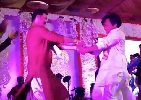 शिव और गुरु की भक्ति में जम कर झूमे विधायक संजय पाठक, देखें वीडियो