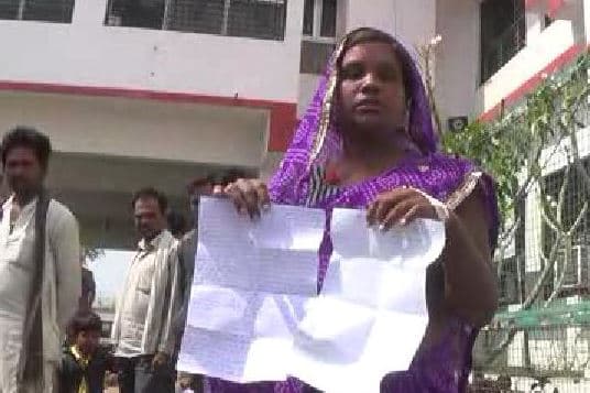 नींद की गोलियां खाकर कलेक्ट्रेट पहुंची गर्भवती महिला, बोली- मेरी मौत का जिम्मेदार कानून होगा