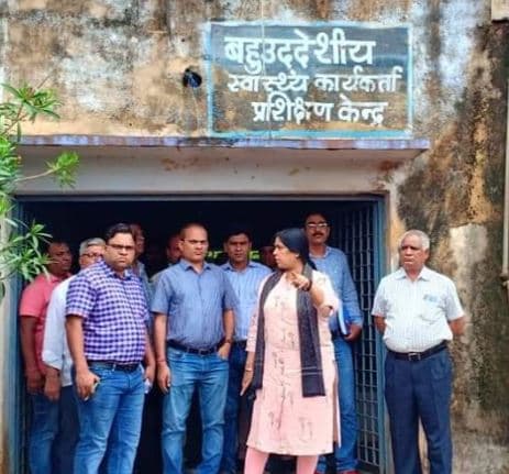 कलेक्‍टर ने किया स्‍वास्‍थ्‍य केन्‍द्रों का निरीक्षण, स्‍वास्‍थ्‍य सेवाएं बेहतर करने के दिए निर्देश
