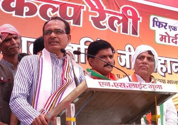 किसके लिए बोले शिवराज- इनकी छाती पर तो दलूंगा मूंग