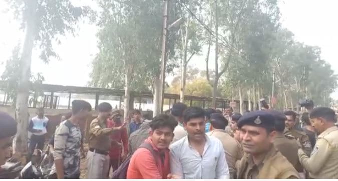 VIDEO : एमपी में यहां गौरक्षकों और पुलिस में विवाद, जमकर चली लाठियां, तीन गिरफ्तार