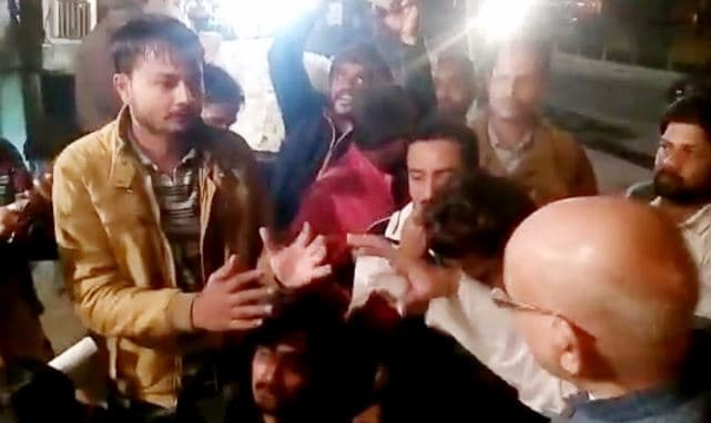 ‘चाय पर चर्चा’ में युवाओं ने की सांसद की किरकिरी, पूछा- एट्रोसिटी एक्ट पर SC का फैसला क्यों बदला..?