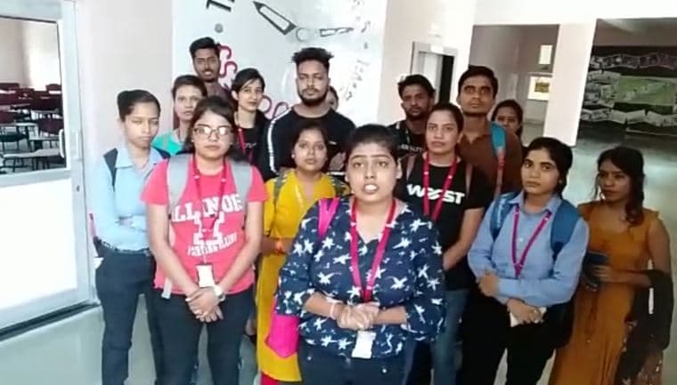 कॉलेज प्रबंधन के रवैये से नाराज एमबीए स्टूडेंट्स का हंगामा, भविष्य पर संकट