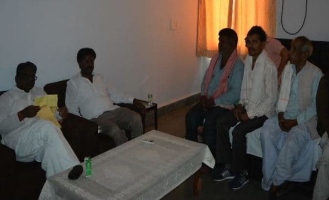 मंत्रीजी भी हुए बिजली कटौती के शिकार, अंधेरे में बैठे रहे