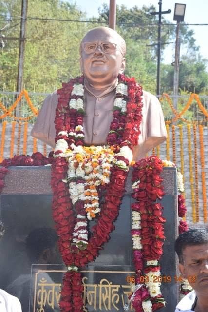 अवधेशानंद गिरी महराज ने पूर्व केन्द्री मंत्री कुवर अर्जुन सिंह की प्रतिमा का अनावरण किया