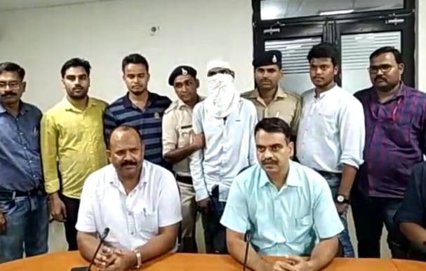 पुलिस पार्टी पर हमला, हत्या का प्रयास, लूट और डकैती का आरोपी इनामी बदमाश गिरफ्तार