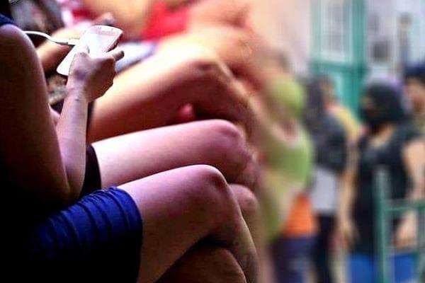 स्पा की आड़ में चल रहे सेक्स रैकेट का पर्दाफाश, पांच युवतियां और 5 लड़के पकड़ाए