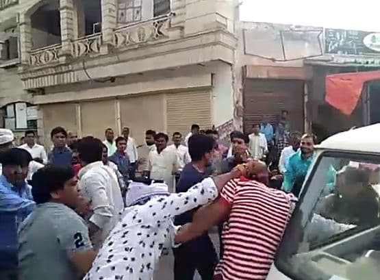 रावत की बैठक में आपस में भिड़े सिंधिया और दिग्गी समर्थक, जमकर चले जूते चप्पल