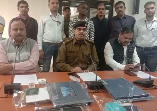 fb पर दोस्ती कर विदेशी युवती ने ठगे 6.10 लाख, नाईजीरियन गिरोह का सदस्य गिरफ्तार