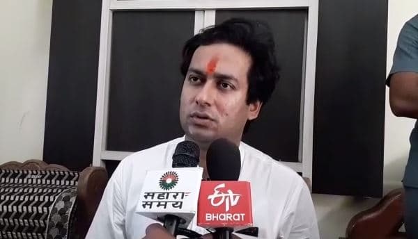 अवैध होर्डिंग को हटाने में जनभावनाओं का ध्यान रखा जाएगा : जयवर्धन सिंह