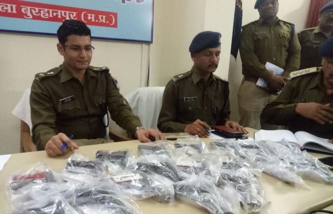 18 देशी पिस्टल के साथ 2 युवक गिरफ्तार, पुलिस टीम को मिलेगा इनाम