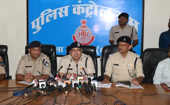 एक ही IMEI नंबर से चल रहे 1 लाख मोबाइल, दुकान संचालक गिरफ्तार