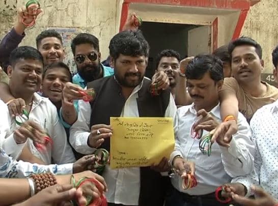 मंत्री के भांजे-भतीजे के खिलाफ BJP का अनोखा विरोध, निगम उपायुक्त को भेजी चूड़ियां