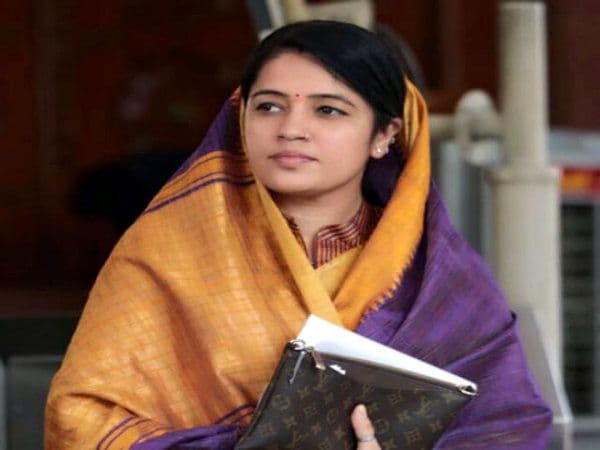 बीजेपी उम्मीदवार रीती पाठक पर मामला दर्ज, पोलिंग बूथ पर लगाया था कैप्चरिंग का आरोप