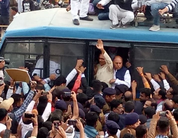यूरिया संकट को लेकर पूर्व सीएम शिवराज का हल्लाबोल, सागर में दी गिरफ्तारी