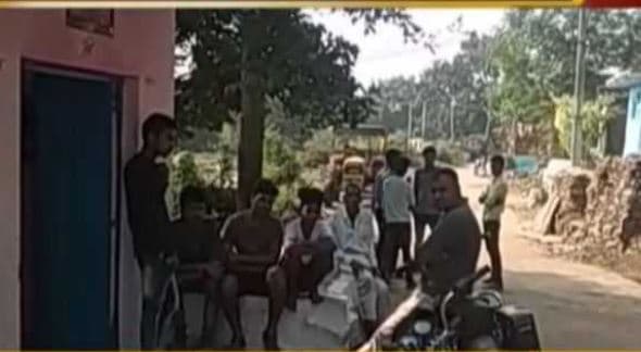 एक ही परिवार के 4 सदस्यों ने खाया जहर, मां समेत 2 बच्चियों की मौत, पिता की हालत गंभीर