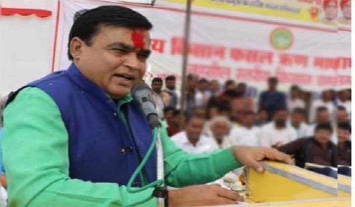 मंत्री के भतीजे के खिलाफ एकजुट हुए प्रदेश के सीईओ, छुट्टी का ऐलान