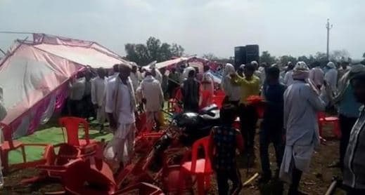 नकुलनाथ की सभा के दौरान पंडाल गिरा, महिला समेत चार घायल