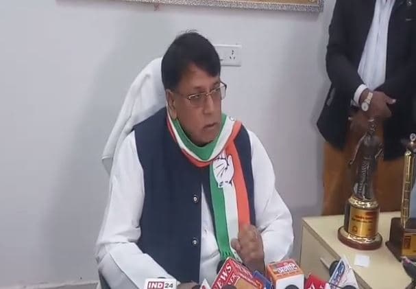 कैबिनेट मंत्री का साध्वी पर पलटवार, बोले-‘साध्वी कर रहीं नौटंकी, यूपी जाकर दें धरना’