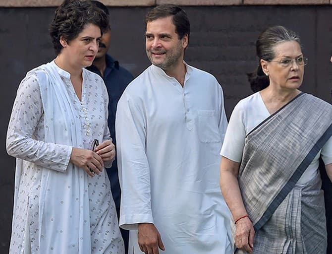 मोदी सरकार का बड़ा फैसला- सोनिया, राहुल और प्रियंका से वापस ली जाएगी SPG सुरक्षा