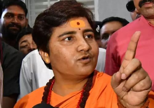 CAA समर्थन की रैली में साध्वी प्रज्ञा का फोन चोरी!