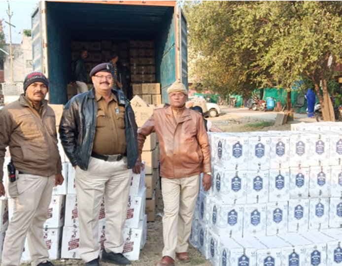 इंदौर पुलिस को मिली बड़ी सफलता, डेढ़ करोड़ रुपए की अवैध अंग्रेजी शराब जब्त