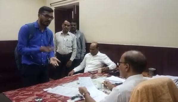 वीडियो में कॉलेज प्रबंधन को दोषी बताकर छात्र ने खाया जहर, अस्पताल में भर्ती
