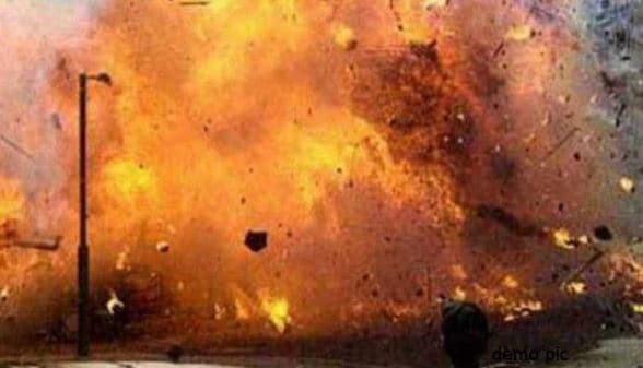 कबाड़ की दुकान में सेना का पुराना बम फटा, एक की मौत, दो गंभीर घायल