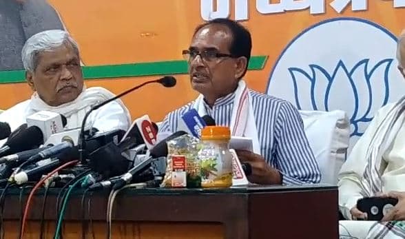 मेरे भाई ने कर्ज माफ़ी का फार्म ही नहीं भरा, फिर इतनी मेहरबानी क्यों :  शिवराज
