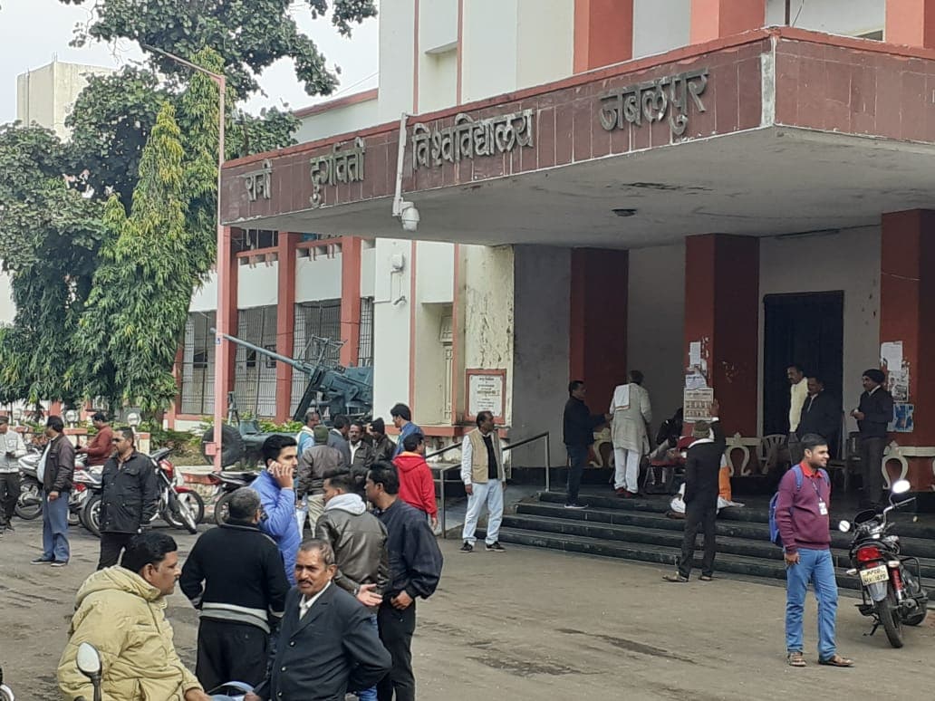 मेडिकल सेक्स स्केंडल के आरोपी के चुनाव लड़ने का विरोध, छात्रों ने जताई आपत्ति