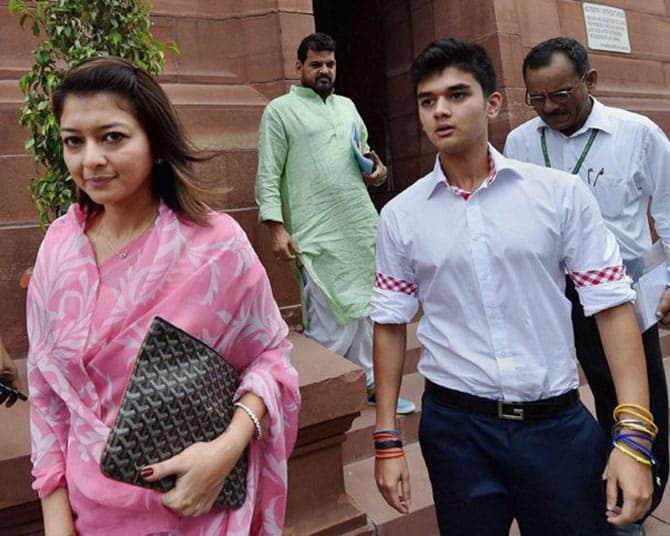 प्रियदर्शनी राजे के नाम पर सिंधिया की रजामंदी नहीं, अब इन नामों पर मंथन