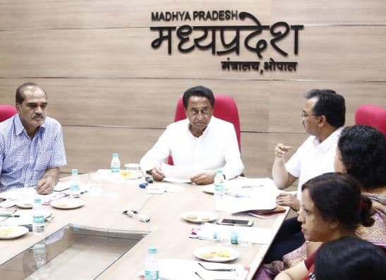 वीडियो कांफ्रेसिंग में सख्त सीएम, कानून व्यवस्था बिगड़ी तो कलेक्टर पर होगी कार्रवाई