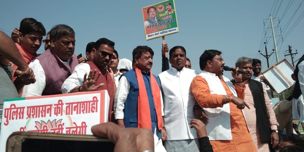 धिक्कार आंदोलन : ग्वालियर में विजयवर्गीय के नेतृत्व में कार्यकर्ताओं ने सरकार के खिलाफ किया प्रदर्शन
