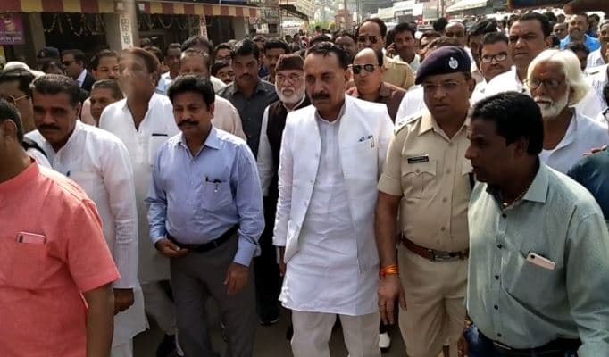 शाजापुर में प्रशासन ने निकाला सद्भावना मार्च, धर्मगुरुओं के साथ मंत्री भी हुए शामिल