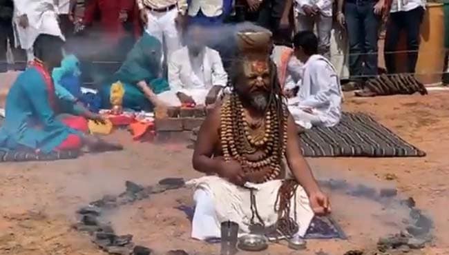 भोपाल में दिग्विजय के समर्थन में कम्प्यूटर बाबा के धुनी रमाने के मामले में जांच शुरू